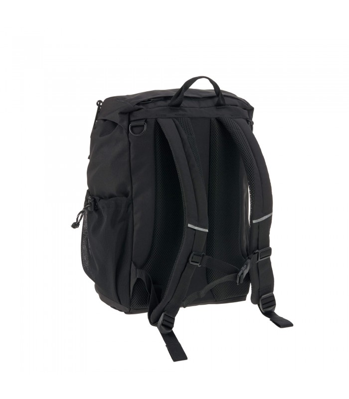 Mochila negra Lässig para exterior con correas acolchadas, ajuste de pecho y bolsillos laterales de tela resistente.
