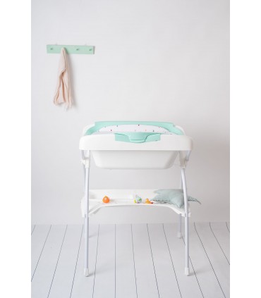 Olmitos bathtub with changing table
