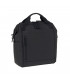 Mochila maternal Goldie Up Lässig negra de tela resistente, forma rectangular, bolsillos laterales y asa de mano.