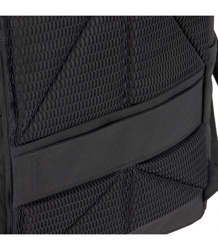Mochila GRE Cross Lässig negra con respaldo de malla acolchada y transpirable, incluye una banda para acoplar a maletas.