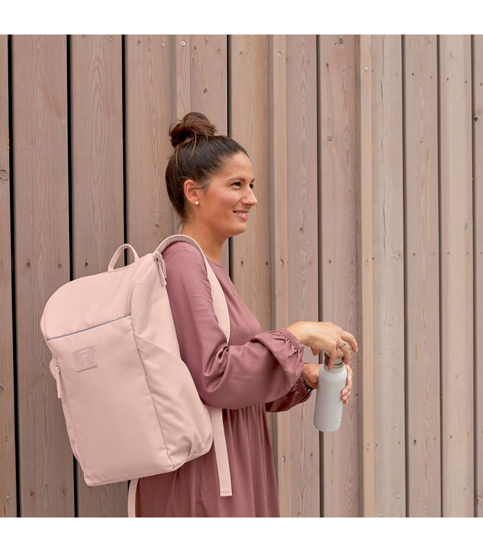 Mochila Slender Lässig rosa de diseño rectangular y minimalista, fabricada con materiales sostenibles de alta calidad.