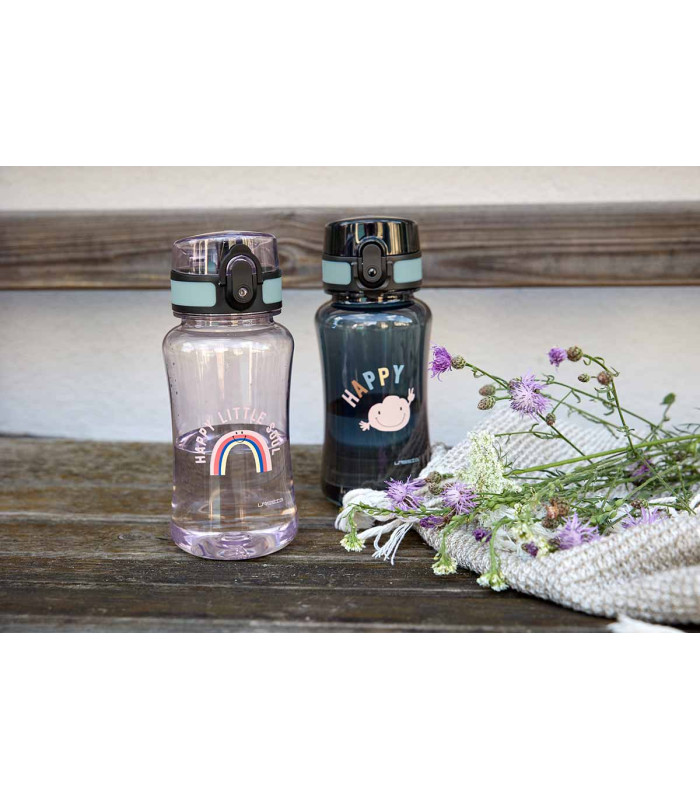 Botellas Tiny de 420 ml: una rosa con arcoíris y otra azul con ballena, ambas con tapón de seguridad negro.