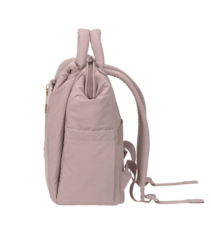 Mochila maternal Minoa de Lässig color rosa empolvado, textura acolchada con asas de mano y correas de hombro.