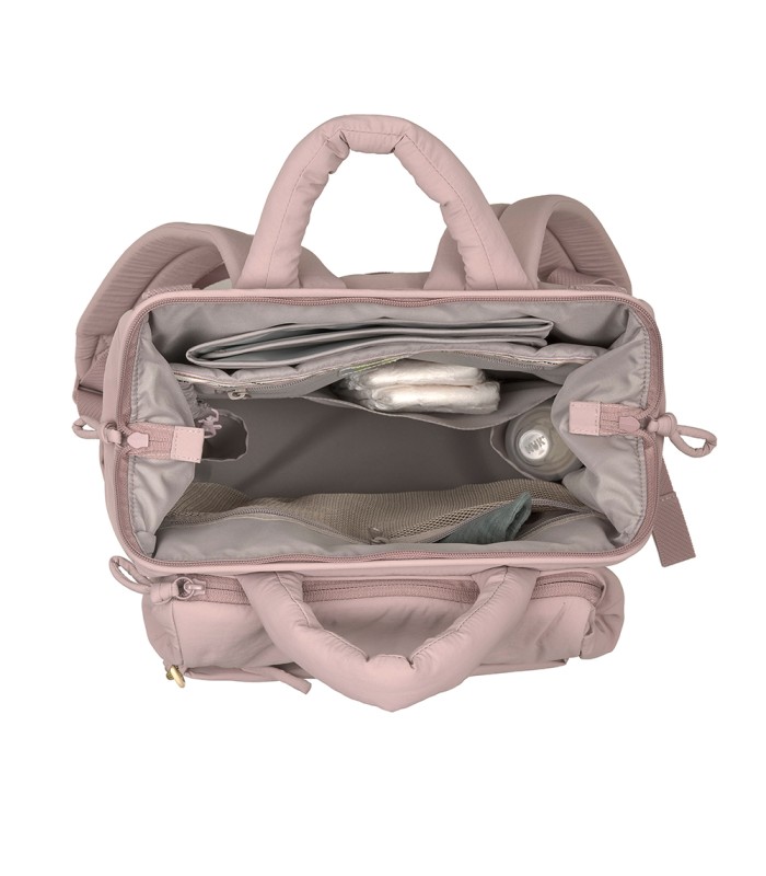Mochila maternal Minoa rosa palo abierta con múltiples compartimentos internos y tejido acolchado.