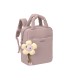 Mochila mini Minoa Lässig rosa palo de tela acolchada, con asas de mano, tirantes y un llavero de flor amarilla suave.